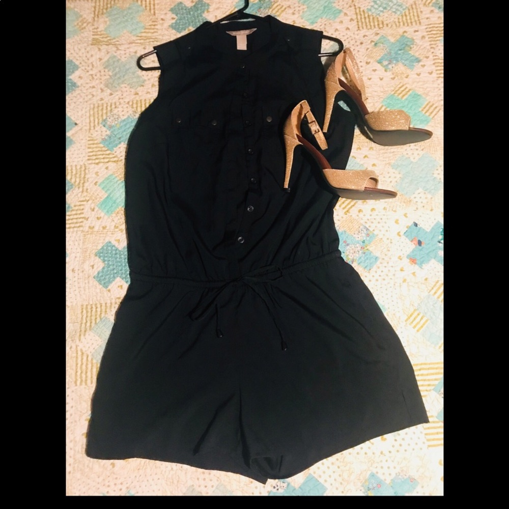 Adorable Banana Republic sleeveless romper!
